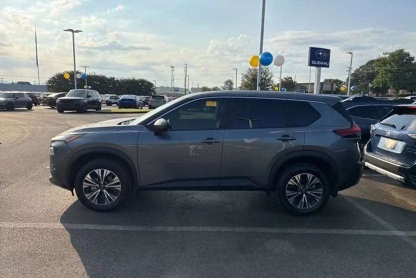 2023 Nissan Rogue SV photo 1