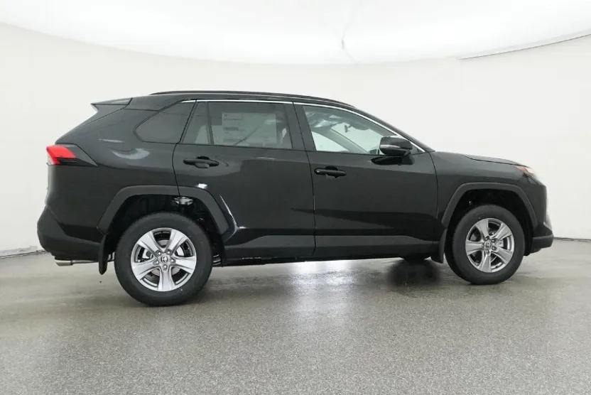 2025 Toyota RAV4 XLE photo 1