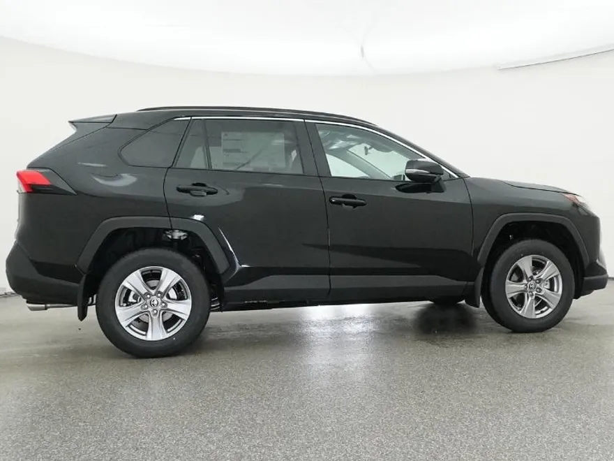 2025 Toyota RAV4 XLE photo 1