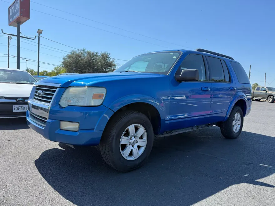 2010 Ford Explorer XLT photo 1