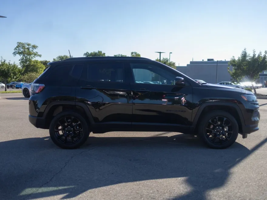 2022 Jeep Compass Latitude photo 1