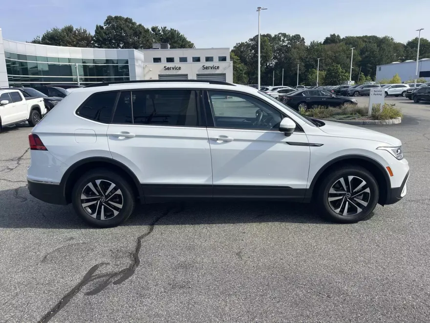 2022 Volkswagen Tiguan S photo 1