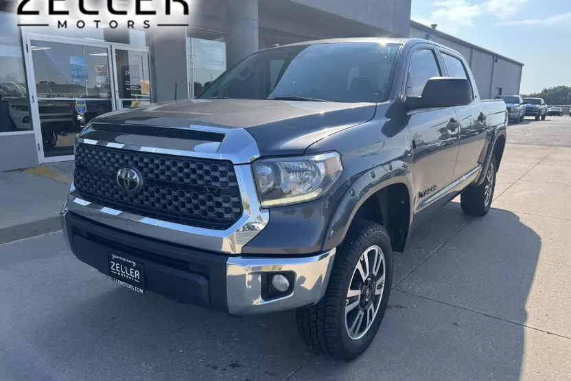 2018 Toyota Tundra SR5 CrewMax photo 1