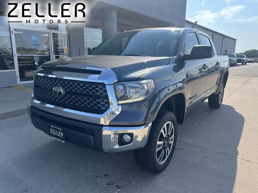 2018 Toyota Tundra SR5 CrewMax photo 1