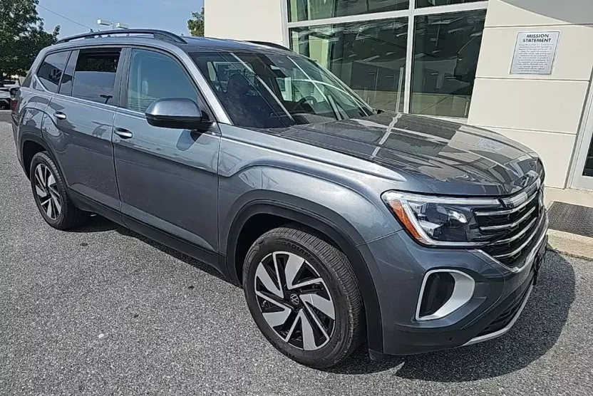 2024 Volkswagen Atlas SE Technology photo 1