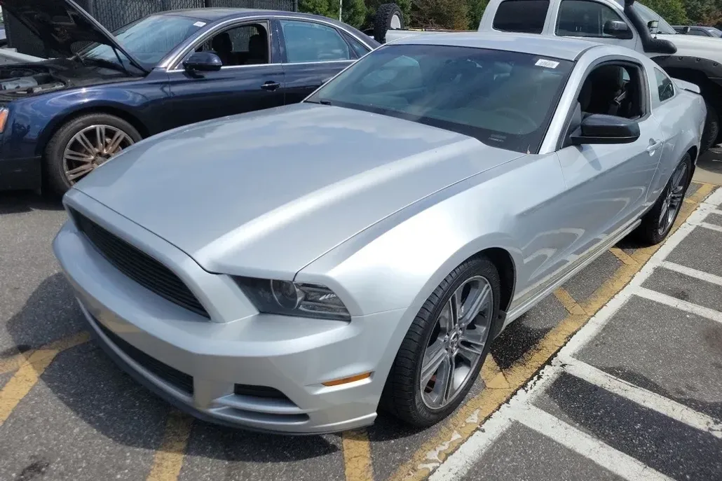 2014 Ford Mustang V6 photo 1