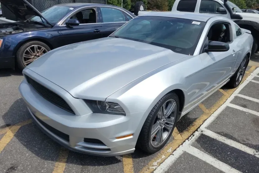 2014 Ford Mustang V6 photo 1