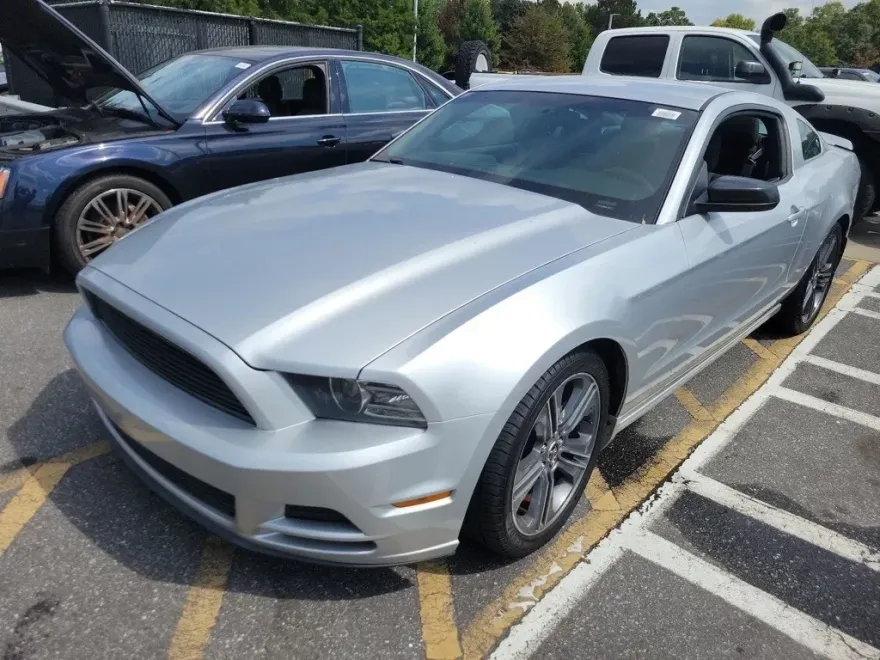 2014 Ford Mustang V6 photo 1