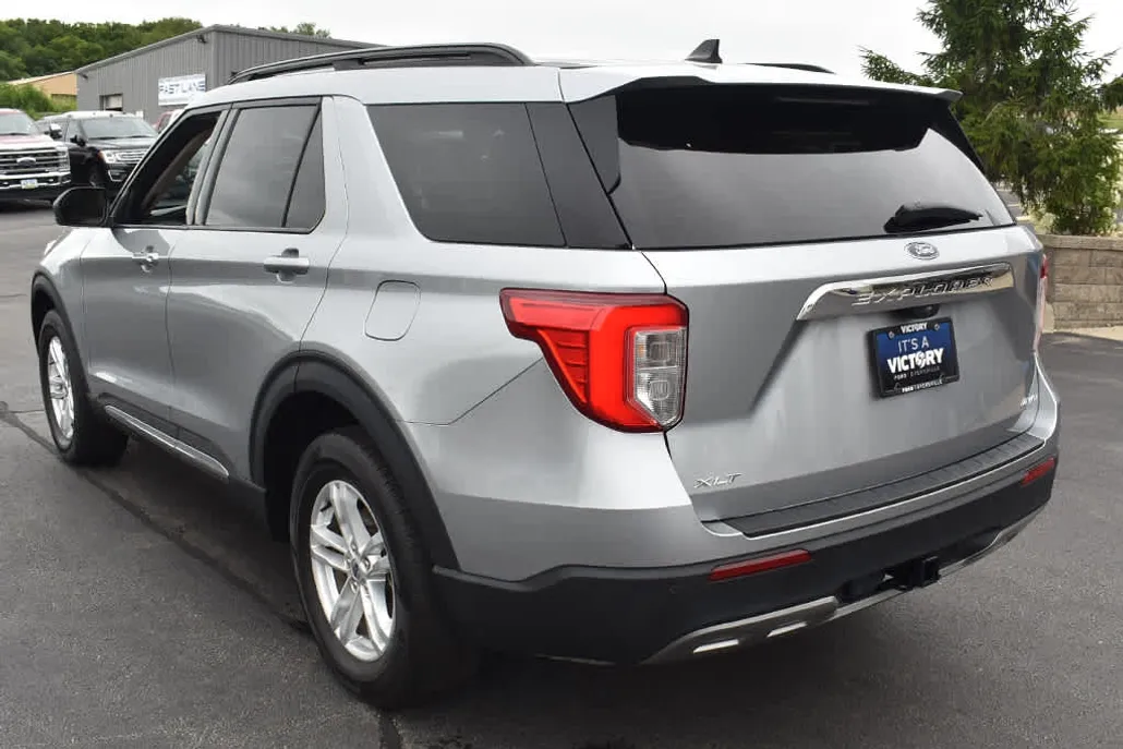2022 Ford Explorer XLT photo 1