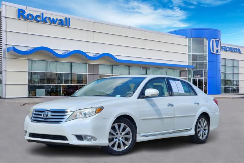 2012 Toyota Avalon Limited photo 1