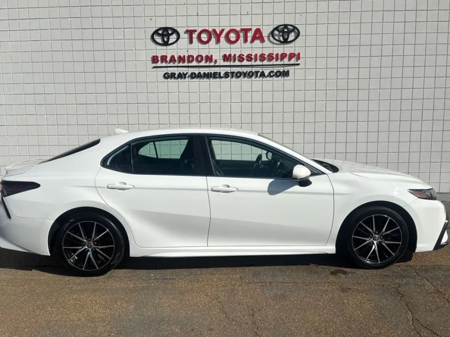2021 Toyota Camry SE photo 1