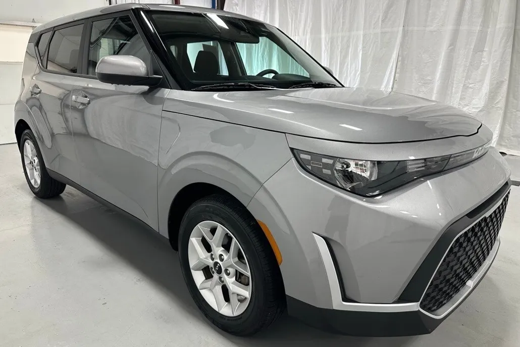 2024 Kia Soul LX photo 1