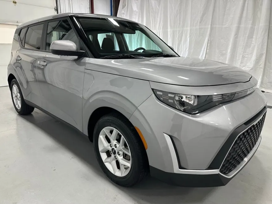 2024 Kia Soul LX photo 1