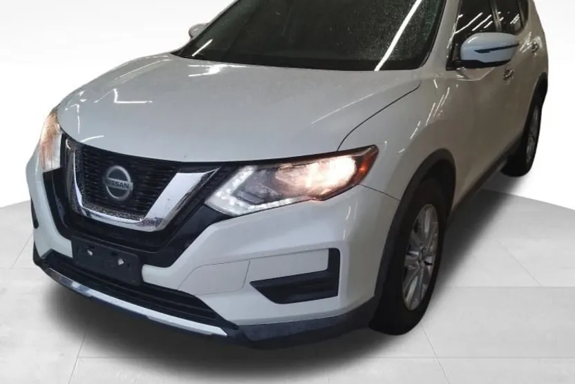 2018 Nissan Rogue SV photo 1