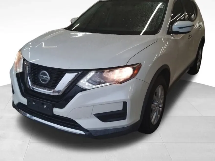 2018 Nissan Rogue SV photo 1
