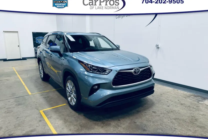 2022 Toyota Highlander Limited photo 1