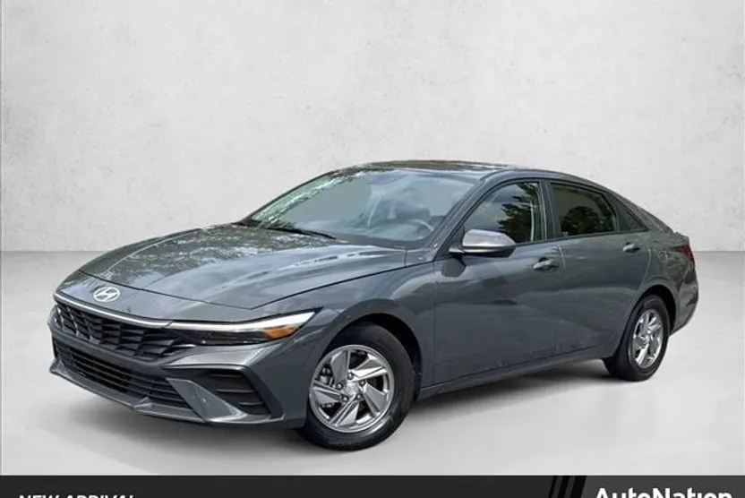 2024 Hyundai Elantra SE photo 1