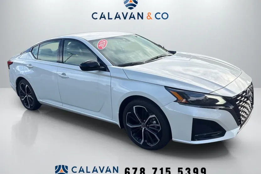 2024 Nissan Altima 2.5 SR photo 1