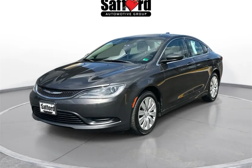 2015 Chrysler 200 LX photo 1