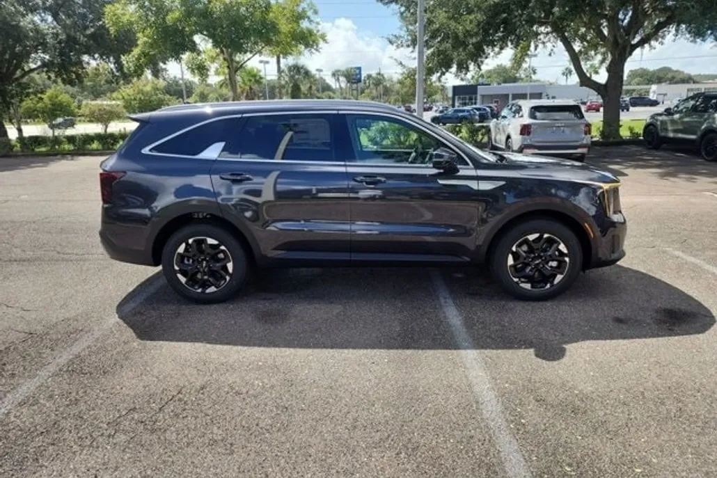 2026 Kia Sorento S photo 1