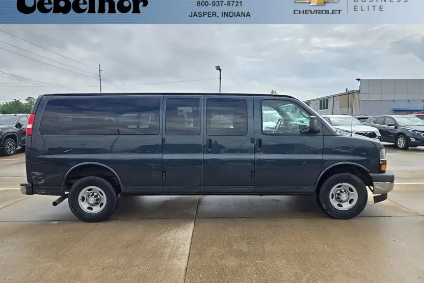 2017 Chevrolet Express 3500 LT Passenger Van photo 1
