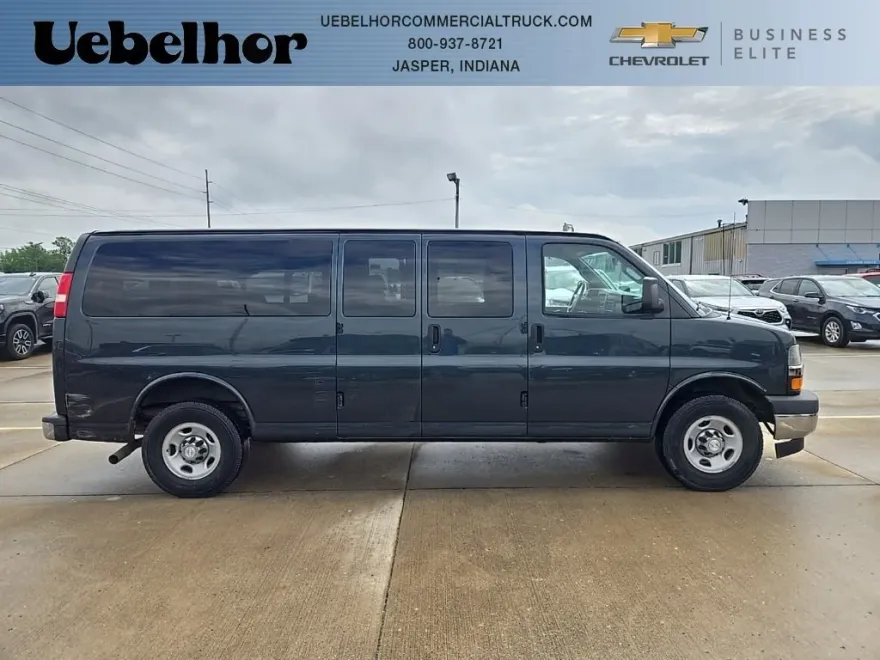 2017 Chevrolet Express 3500 LT Passenger Van photo 1