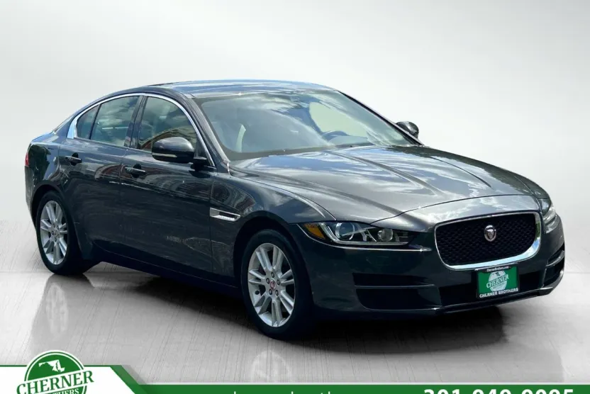 2017 Jaguar XE Premium photo 1