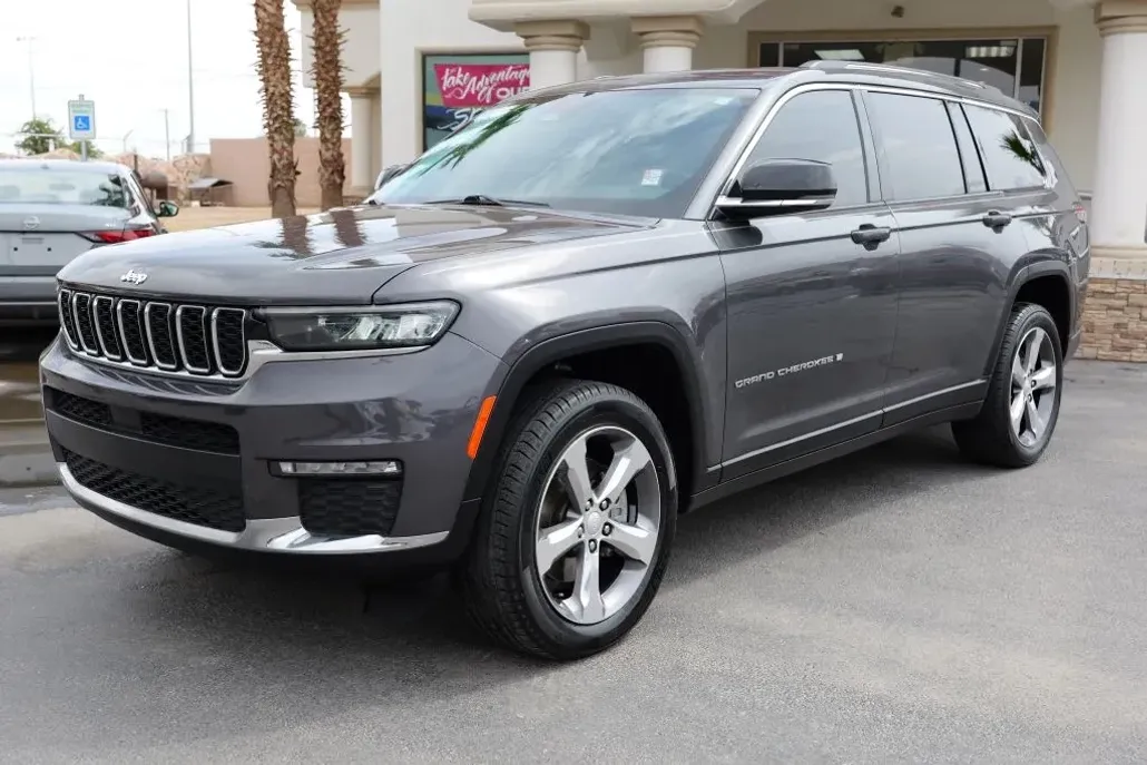 2022 Jeep Grand Cherokee Limited Sport photo 1