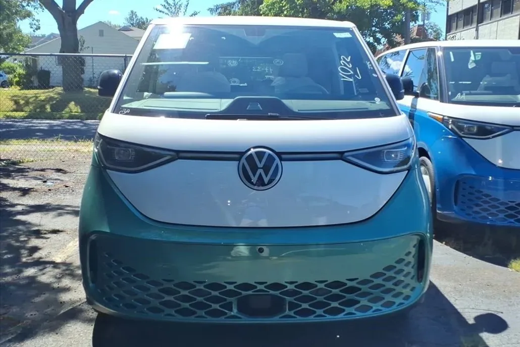 2025 Volkswagen ID. Buzz photo 1
