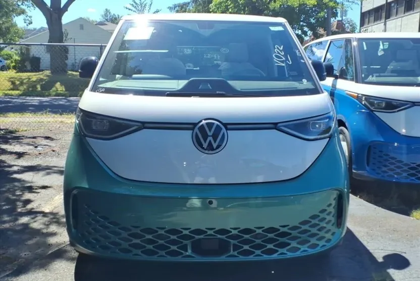 2025 Volkswagen ID. Buzz photo 1