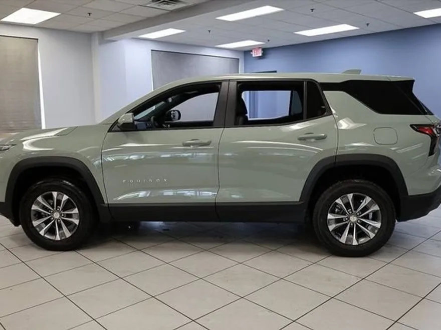 2026 Chevrolet Equinox LT photo 1