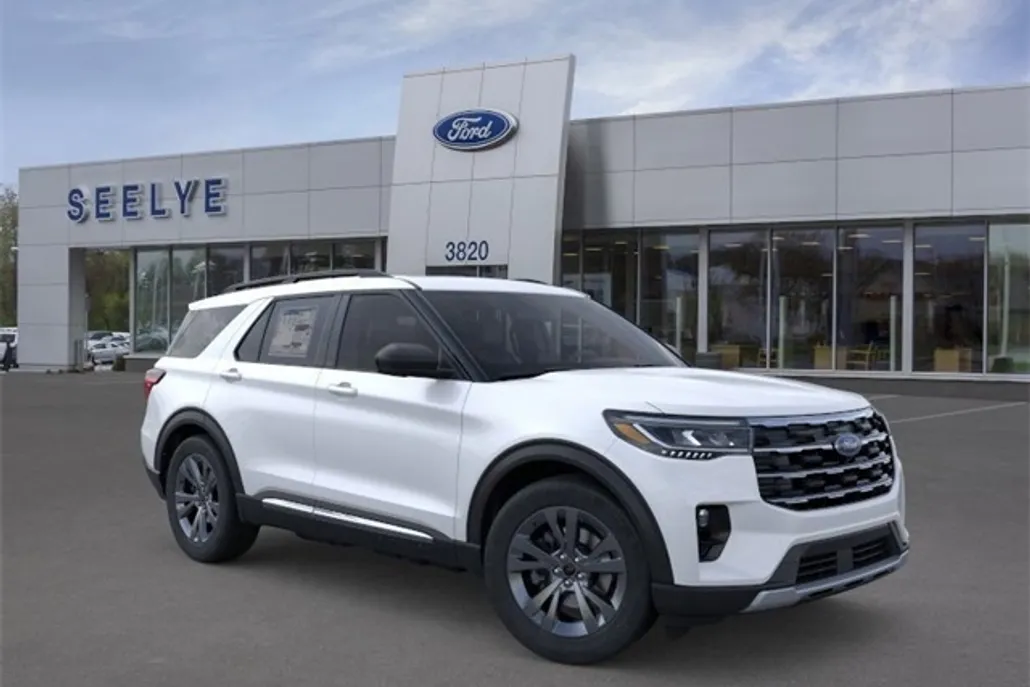 2025 Ford Explorer photo 1