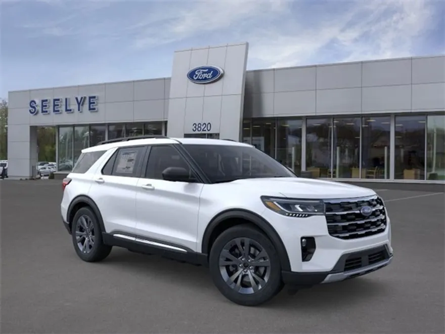 2025 Ford Explorer photo 1