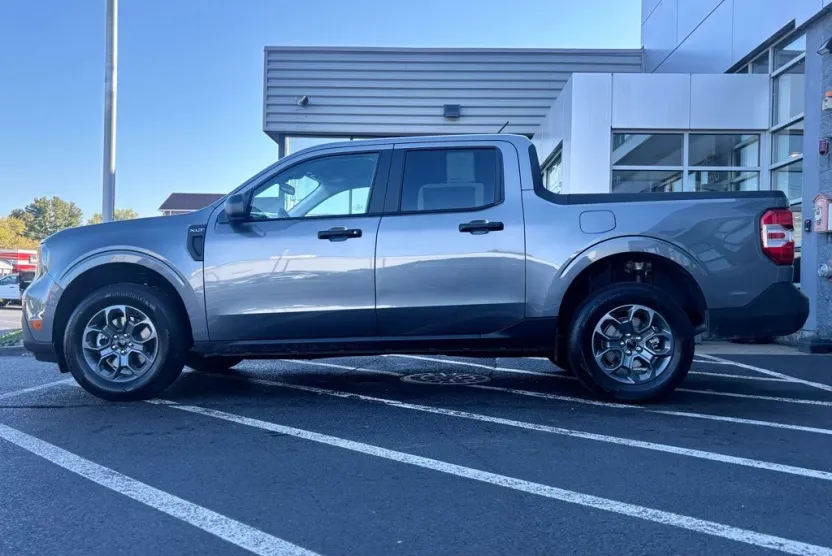 2025 Ford Maverick XLT photo 1