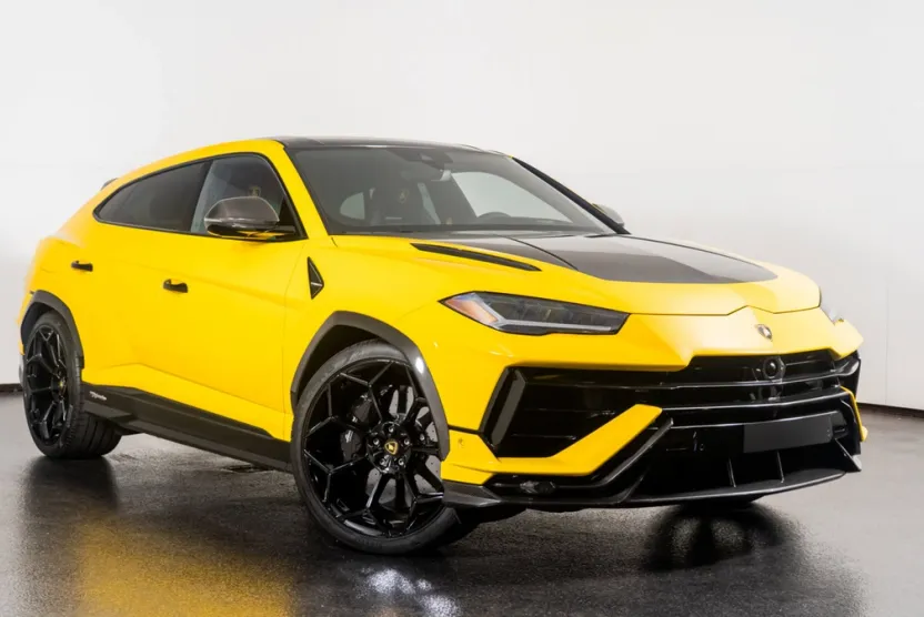 2023 Lamborghini Urus Performante photo 1