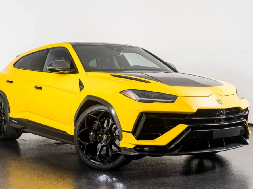2023 Lamborghini Urus Performante photo 1