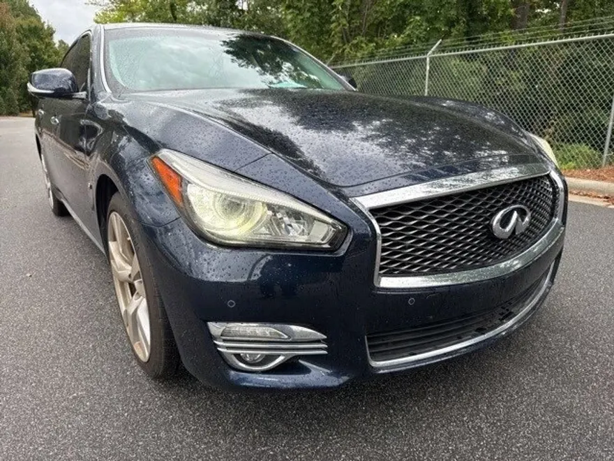 2017 Infiniti Q70L 3.7 photo 1