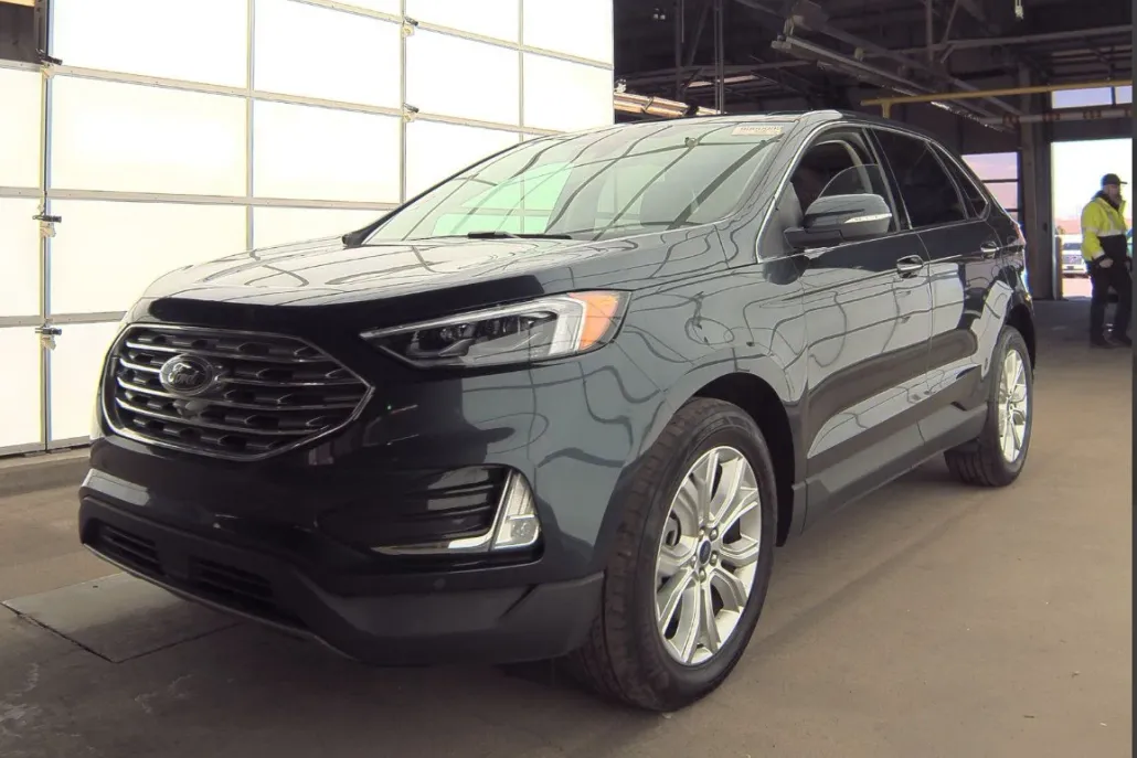 2022 Ford Edge Titanium photo 1