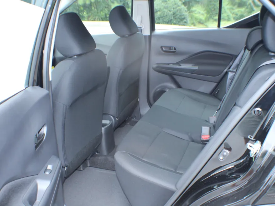 2025 Nissan Kicks Play S photo 1