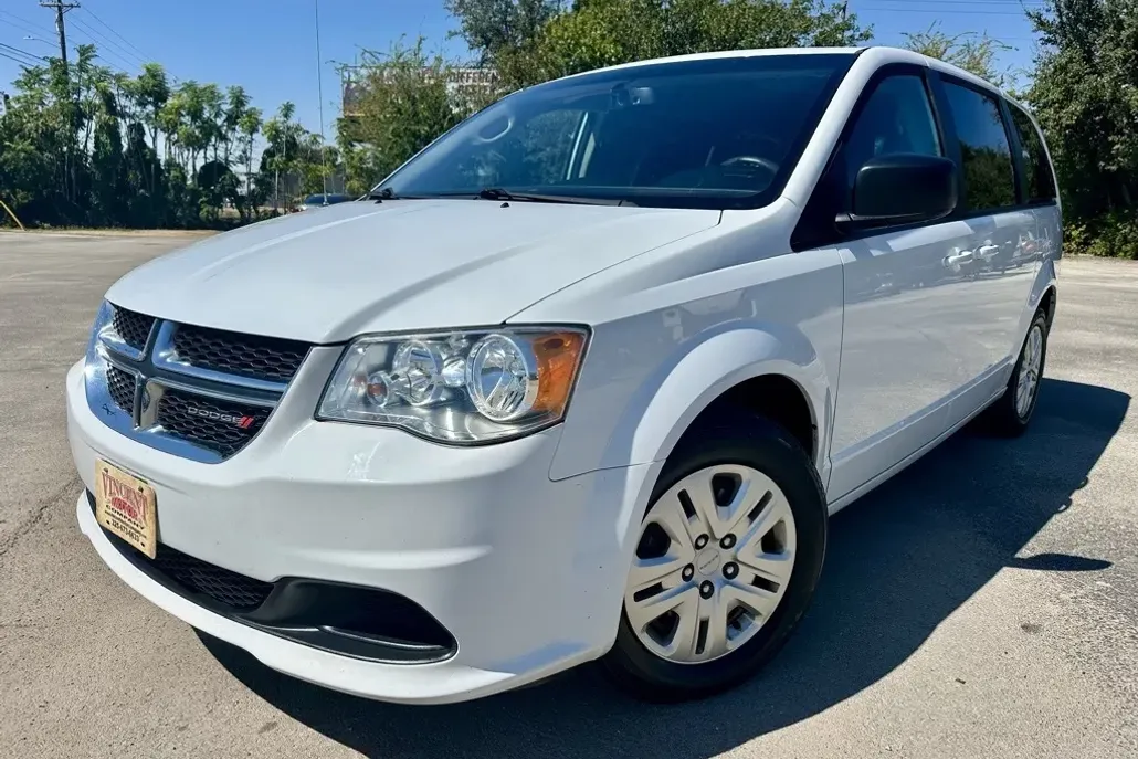 2018 Dodge Grand Caravan SE photo 1