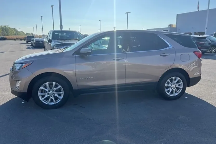 2019 Chevrolet Equinox LT photo 1