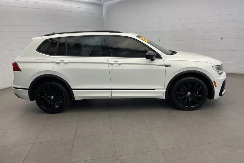 2021 Volkswagen Tiguan SE R-Line Black photo 1