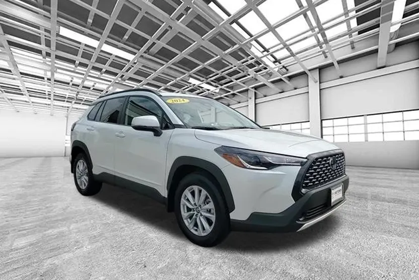 2024 Toyota Corolla Cross LE photo 1