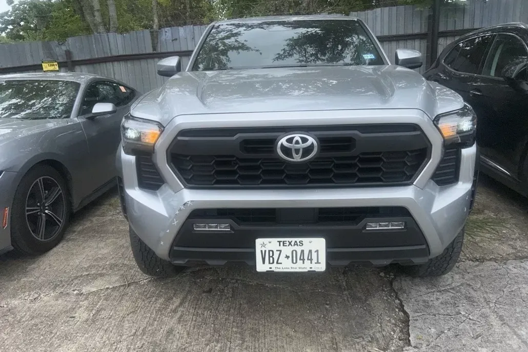 2024 Toyota Tacoma photo 1