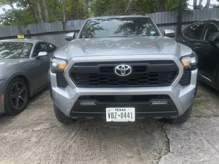 2024 Toyota Tacoma photo 1