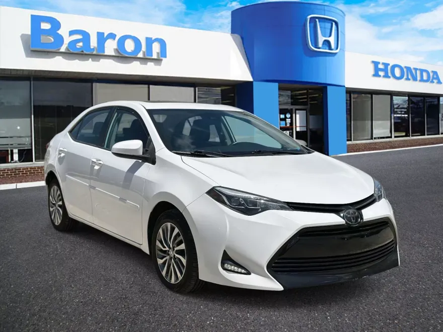 2019 Toyota Corolla XLE photo 1