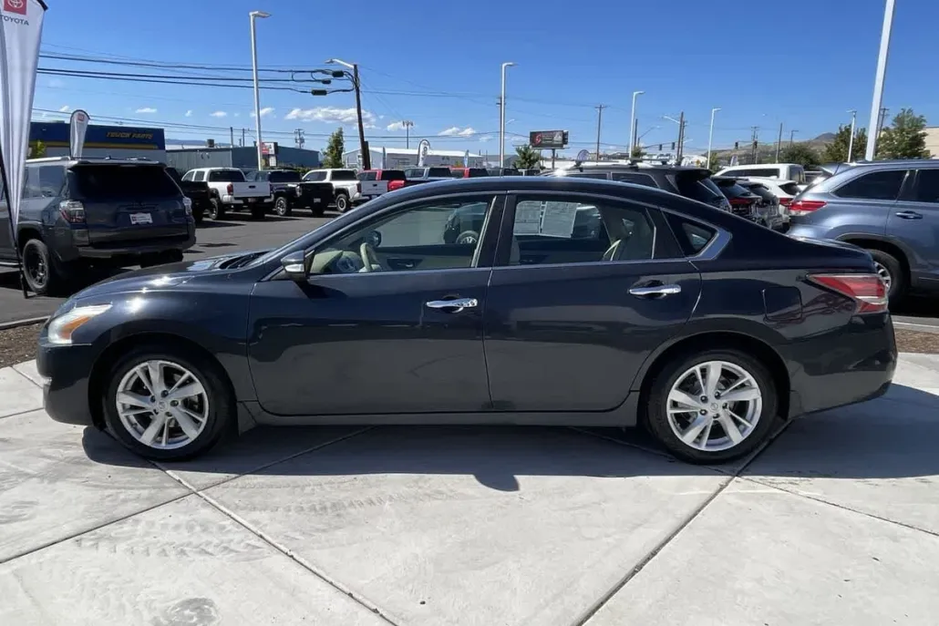 2014 Nissan Altima 2.5 SV photo 1