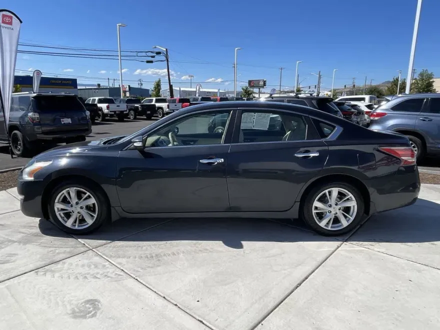 2014 Nissan Altima 2.5 SV photo 1