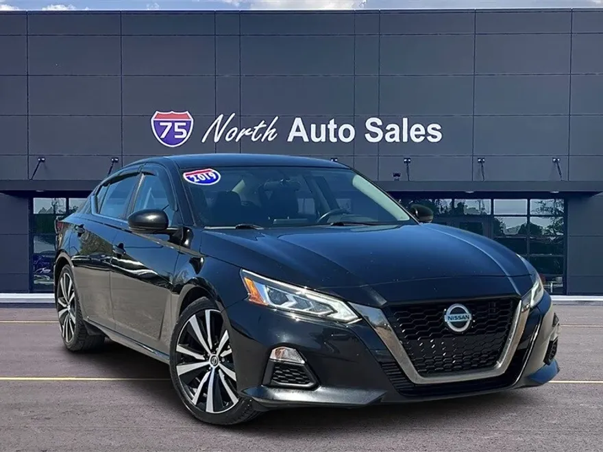 2019 Nissan Altima SR photo 1
