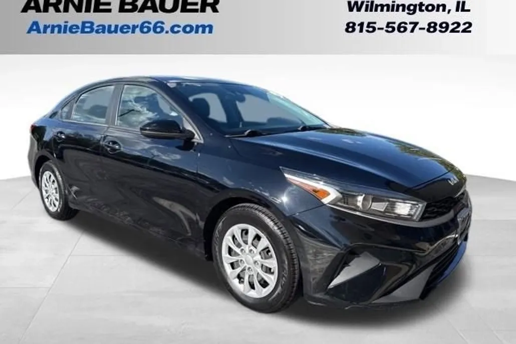 2022 Kia Forte FE photo 1
